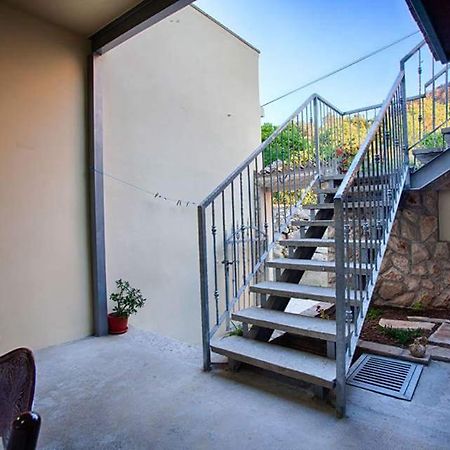 Apartment Domina Vis Exterior foto