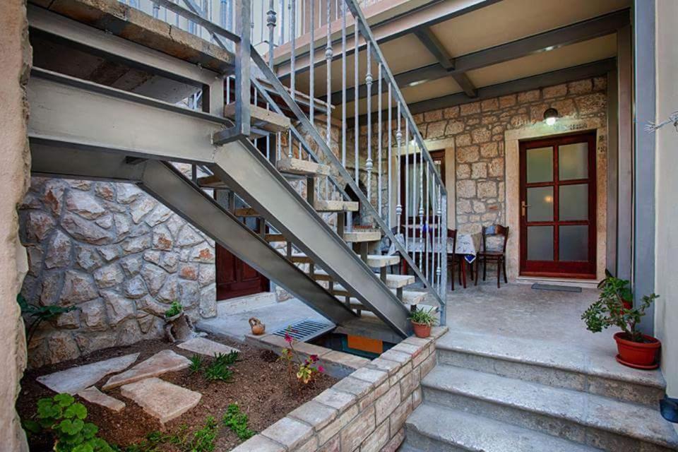 Apartment Domina Vis Exterior foto